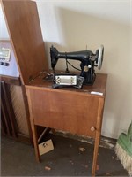 SINGER SEWING MACHINE AND STAND