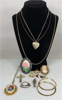 Necklaces Pendants & Brooches