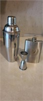 Stainless steel mixed drink shaker, shot measure