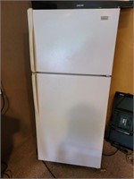 Roper top freezer refrigerator, works good