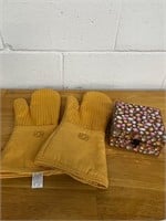 Oven mitts and trinket box