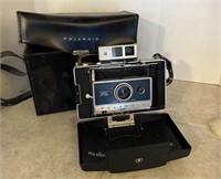 Polaroid Automatic 250 Land Camera wtih Case,