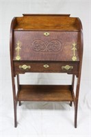 LATE 19TH CENTURY OAK ARTS AND CRAFTS STYLE DESK