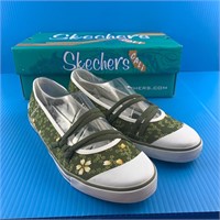 Sketchers Women's Shoes Size 8 New with box