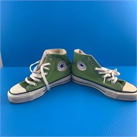 Kid's Converse Like New Size 1 1/2