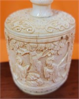 J - CARVED CHINESE SNUFF BOTTLE (A239)