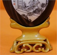 J CHINESE SNUFF BOTTLE ON STAND (A246)