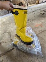 Dura Wear size 11 New rubber boots