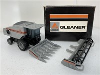 1/64 Gleaner R52