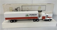 1/64 Ertl Truck Pioneer Seeds