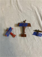 3 Metal toy planes
