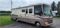 2000 Fleetwood Pace Arrow motor home/2 slide outs