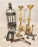 COLLECTION OF LIGHTING AND DECORATIVE ITEMS