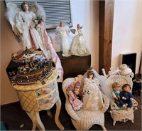 GROUP OF DOLLS AND CHILDREN'S FURNITURE