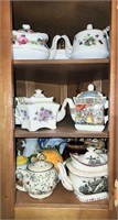 LARGE COLLECTION OF TEAPOTS AND TEACUPS