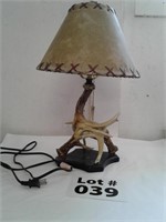 Beautiful antler lamp 21-in tall