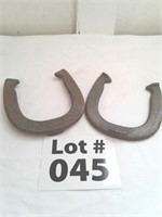 Pair of horseshoes for game