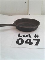 Cast iron skillet #7 - 6 1/2 in