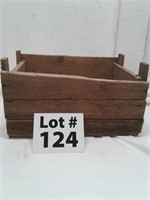 Vintage wooden box 15  x 10 3/4 x 8 in