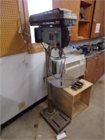 DELTA 16.5in Floor model Drill Press (110)