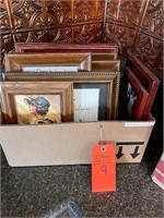 Box lot pictures & picture frames