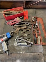 Lot air chisel, taps, wrenches, drill bits