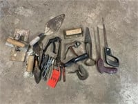 Crate hand saws, trowels & assorted hand tools