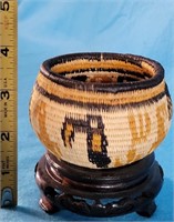 696 - HANDWOVEN BASKET ON WOOD STAND (N115)
