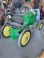 John Deere 7600 pedal tractor (great condition)