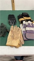 Miscellaneous lot of used gloves
