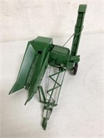 1/16 Weber Oliver Pull Type Corn Picker