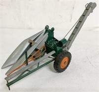 1/16 New Idea 1 Row Pull Type Corn Picker