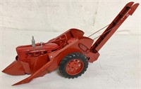 1/16 Custom Farmall H w/ Mounted 2 Row Picker