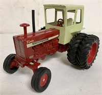 1/16 International Farmall 1456 Tractor with Cab