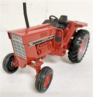 1/16 International 786 Repainted Tractor