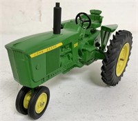 1/16 John Deere 3010 Repainted Tractor