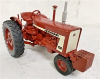1/16 Farmall 504 Repainted Tractor/Weights