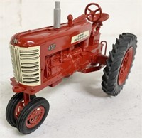 1/16 McCormick Farmall 450 Repainted Tractor