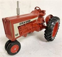 1/16 Farmall 806 Repainted Tractor