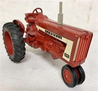1/16 Farmall 806 Repainted Tractor