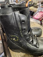 Heavyair insulated black boots (men's 9)