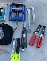 C - MIXED LOT OF SMALL HAND TOOLS (G59)