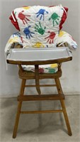 (H) Wood High Chair w/ Metal Tray And Seat Cover