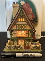 Department 56 Hedgerow Garden Cottage