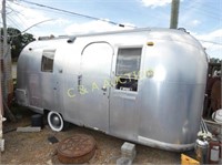 18FT. AIRSTREAM GLOBE TROTTER SINGLE AXLE CAMPER