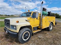 1992 Ford F800 Service Truck