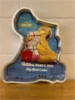 Wilton BIG BIRD w PRESENTS 1977 Cake Pan