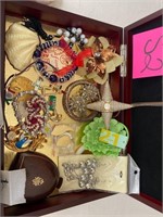 375 - LARGE LOT OF COSTUME JEWELRY (S2)