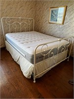 Queen size vintage bed