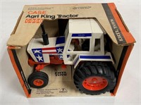 1/16 Agriking Case Spirit of '76 Tractor w/ Box